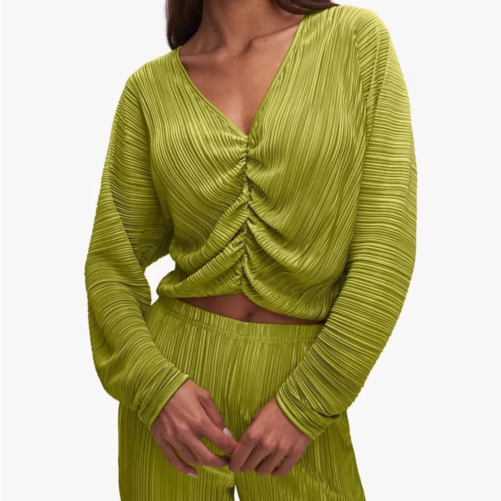Good American Always Fits Plissé Wide‑Leg Pants & Cropped Shirt